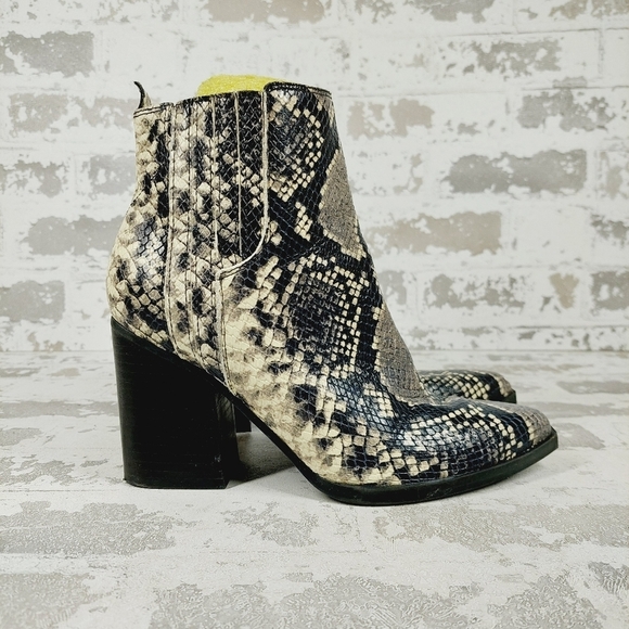 New MARC FISHER Oshay Gray Snake Print Point Toe Ankle Bootie Boot F419 - Picture 5 of 13
